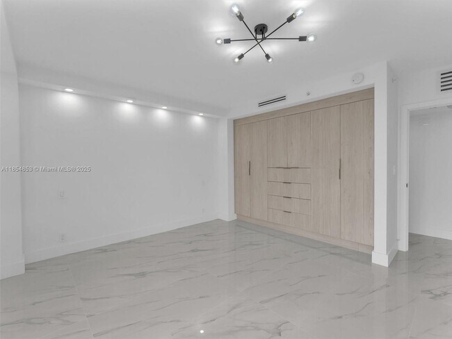Building Photo - 19707 Turnberry Way