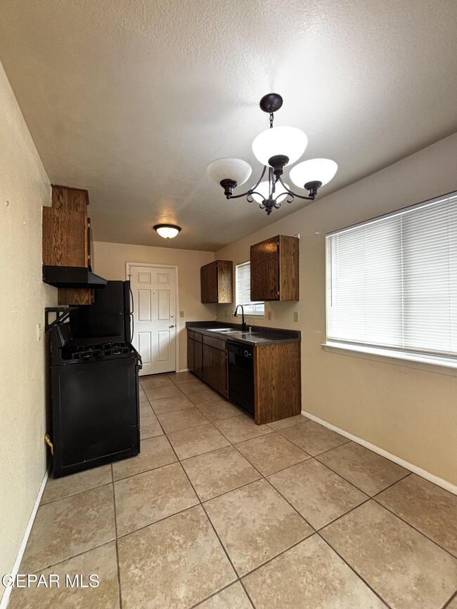 Building Photo - 8638 Eclipse St