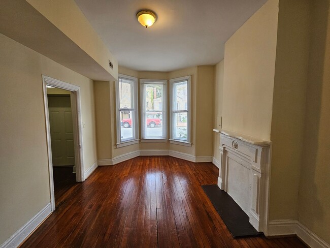 Building Photo - 2BR/1BA Rowhouse In Church Hill - Chimbora...