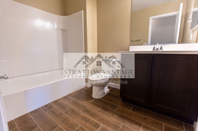 Building Photo - 240 W Juniper Ave