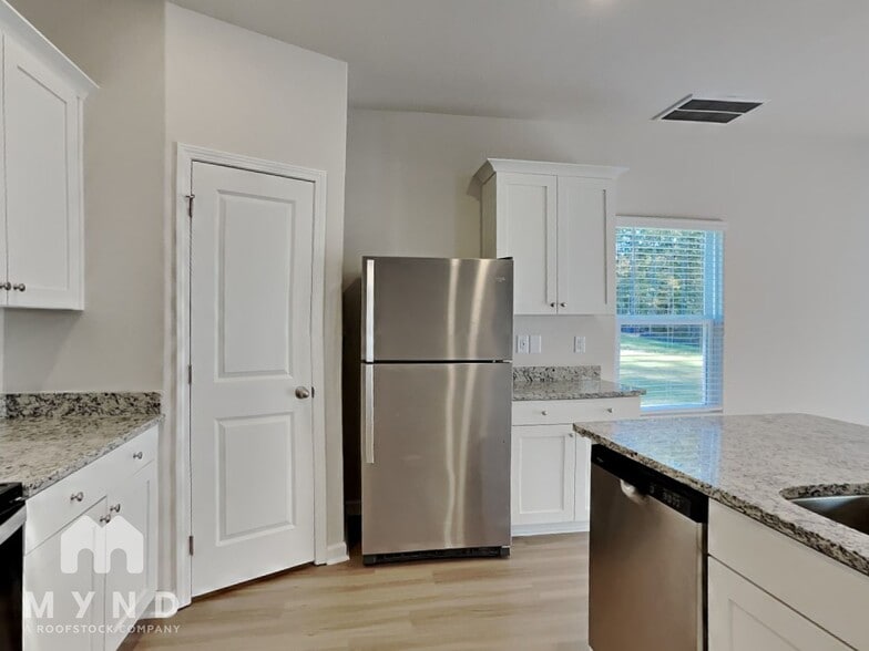 Building Photo - 385 Ivy Bank Dr