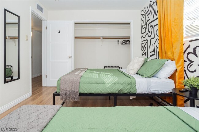 Building Photo - 2205 Santa Paula Dr