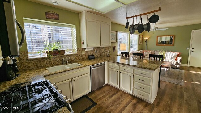 Building Photo - 14640 Marymount St