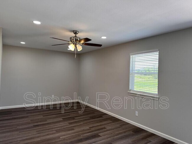 Building Photo - 11015 I-30 Frontage Rd