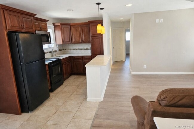 Building Photo - 56 Applegate Dr