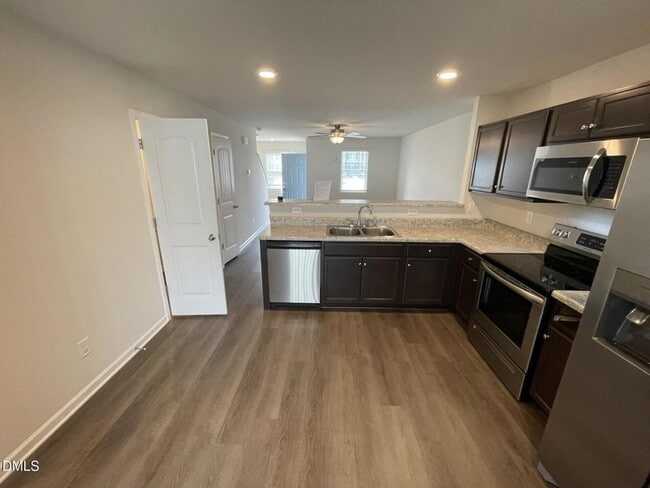 Building Photo - 1080 Peony Ln