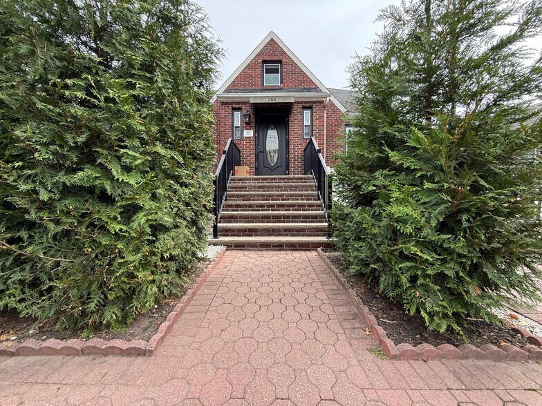 Primary Photo - 266 13th St