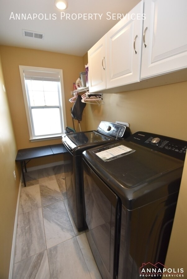 Building Photo - 509 Highmeadow Dr