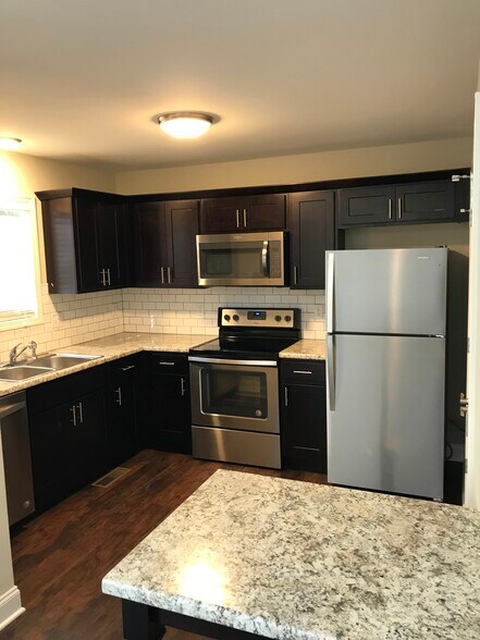 Building Photo - 356 Catalpa Cir