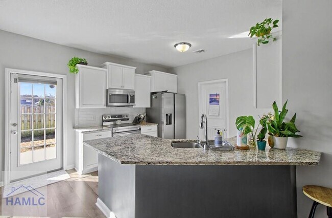 Building Photo - 158 Courage Wy