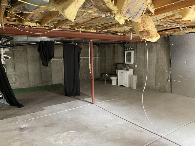 Building Photo - Available Now! "Spacious 3-Bedroom Retreat...