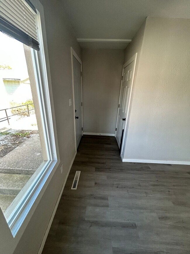 Building Photo - 3bd 1ba house for rent