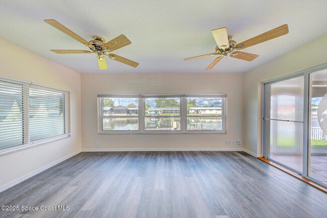 Building Photo - 1065 Molaki Dr