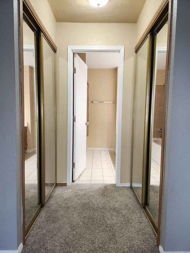 Building Photo - Wonderful townhome unit in Arvada! MOVE IN READY!!