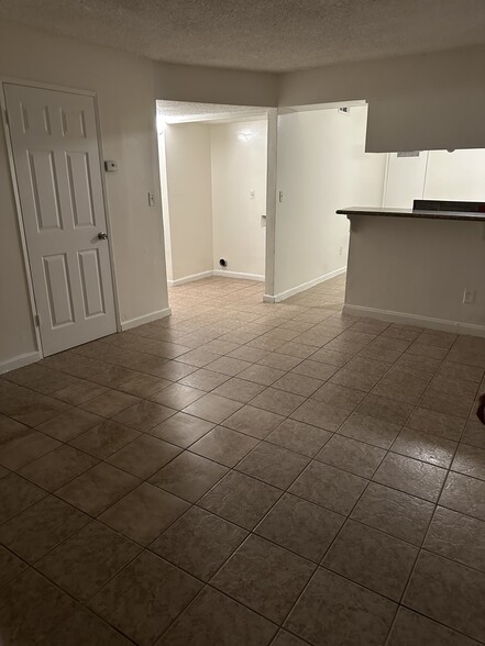 Building Photo - 1316 Flower St