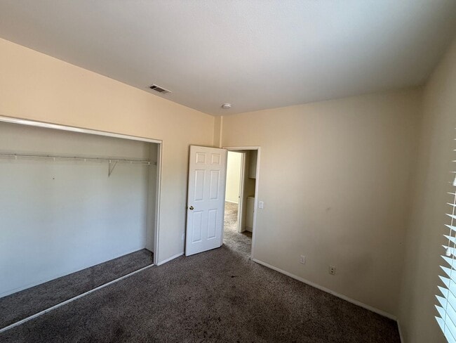 Building Photo - Cute Townhome near Camarillo High School
