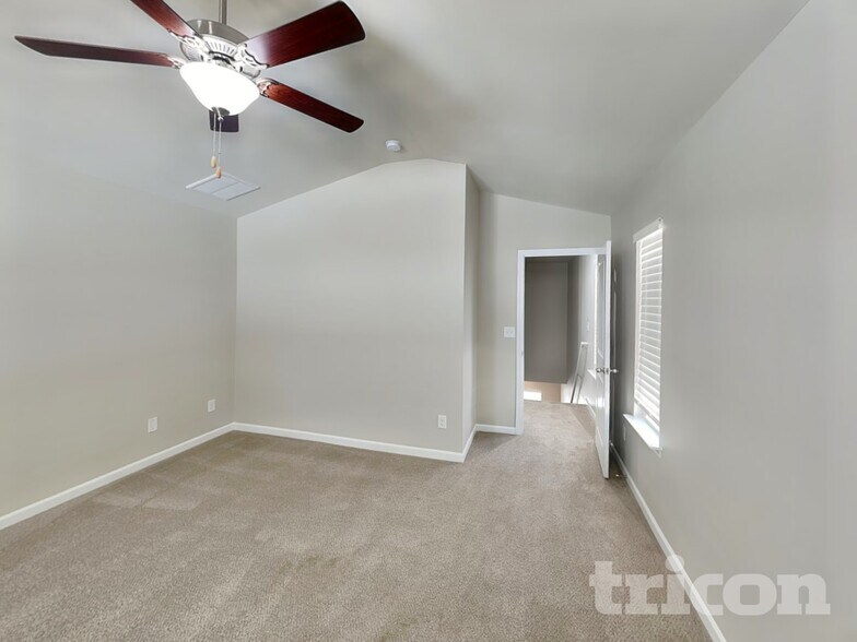 Building Photo - 115 Spring Knoll Dr