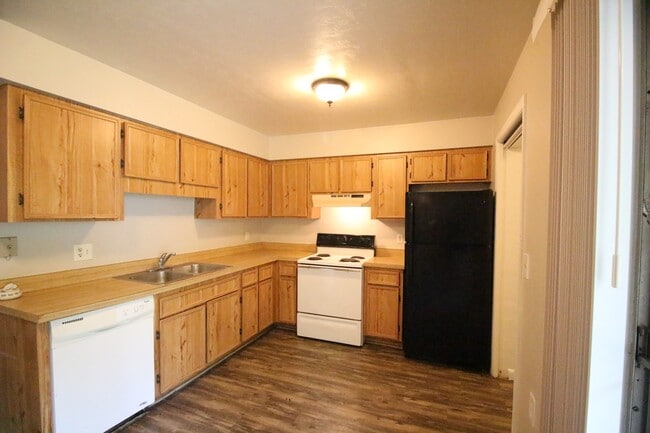Building Photo - 615 SW 11th Ln