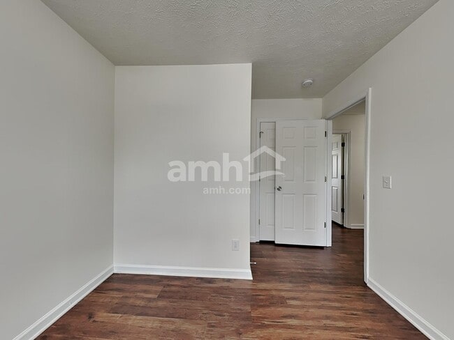 Building Photo - 6025 Brentwood Park Pl