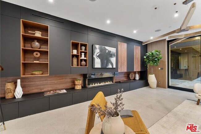 Building Photo - 9031 Alto Cedro Dr