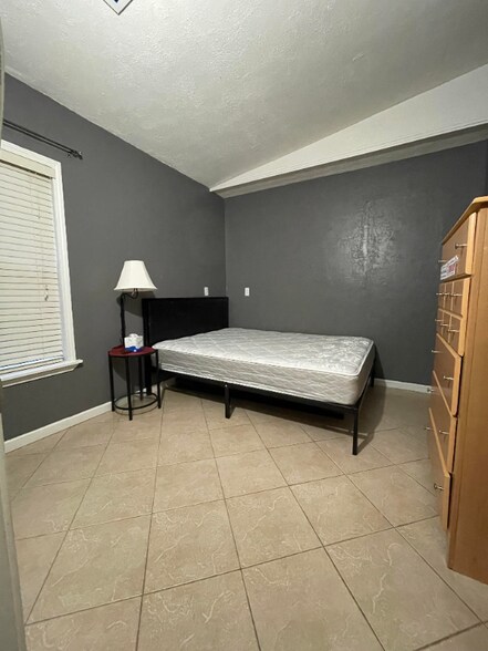 Building Photo - 2169 Estate Cir