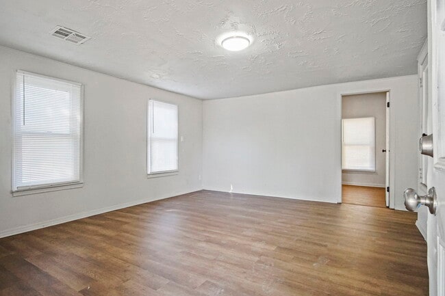 Building Photo - 3009 SE 18th St