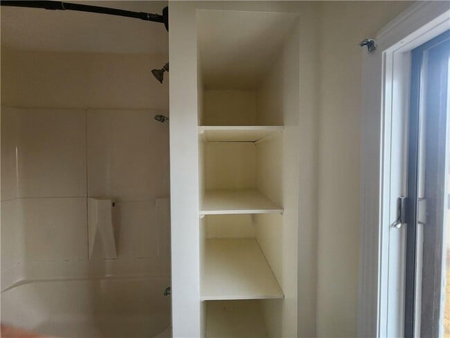 Building Photo - 37 Forest Ave