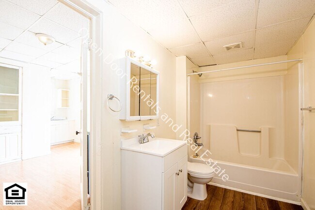 Building Photo - 608 Anderson Ave