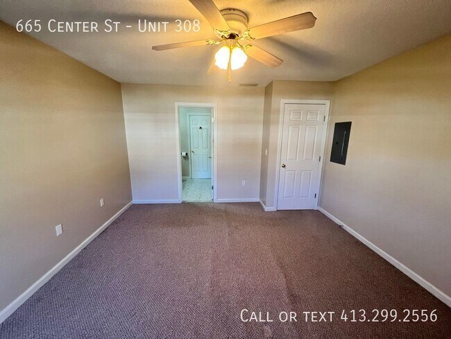 Building Photo - 665 Center St