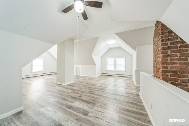 Building Photo - 28 Hollow Wood Ln