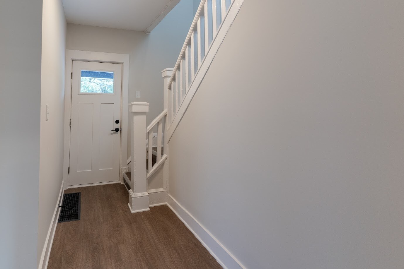 Building Photo - 1464 E 123rd St