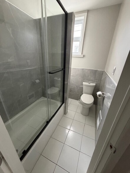 Building Photo - 109 Roseberry St