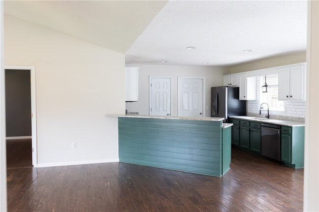Building Photo - 439 Chetola Rd
