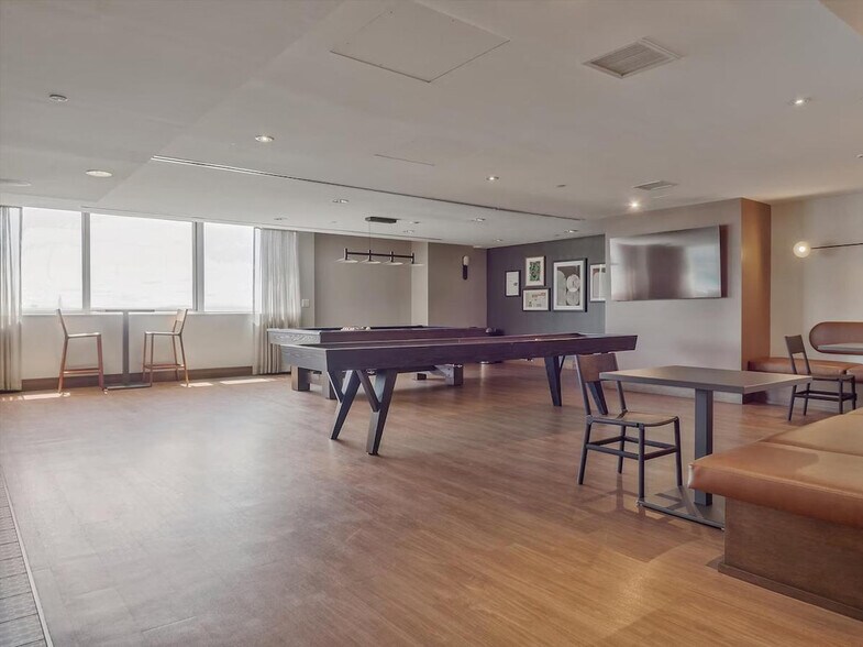 Building Photo - 33 Hudson St