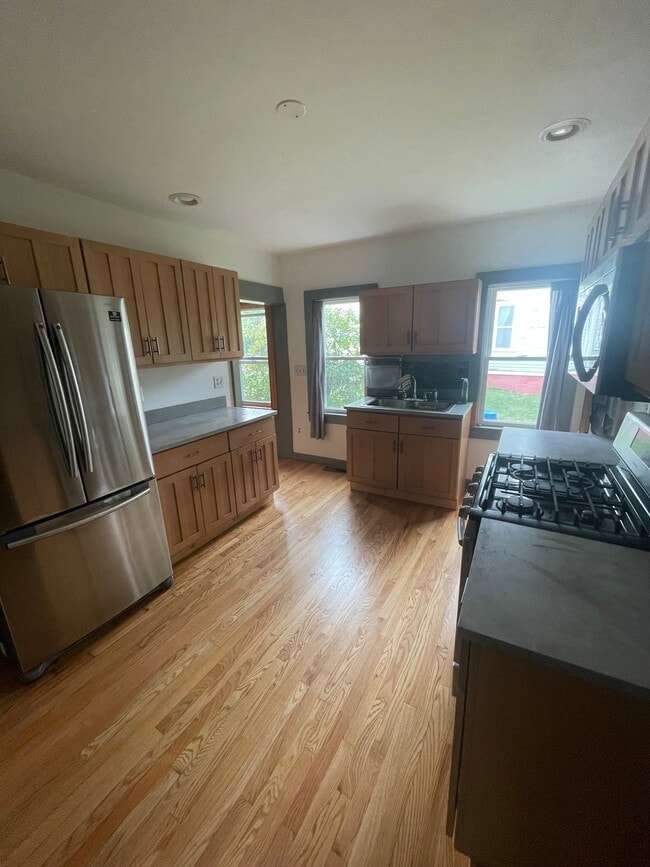 Building Photo - 23 W Center St