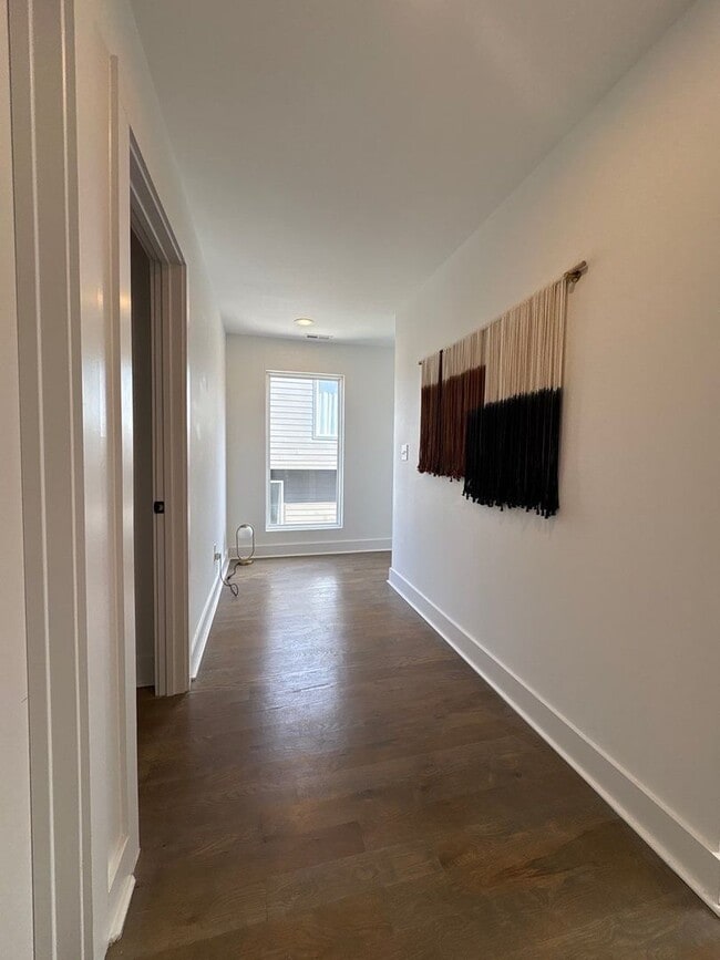 Building Photo - Fully Furnished 5 Bed, 3.5 Bath Located In East Nashville's McFerrin Park Neighborhood! Lawn Care...