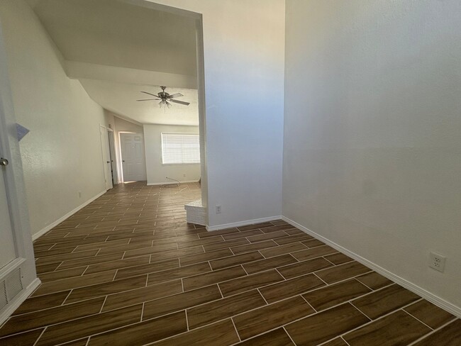 Building Photo - EASTSIDE DUPLEX FOR RENT