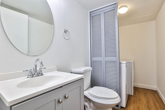 Building Photo - 1556 Meredith Dr