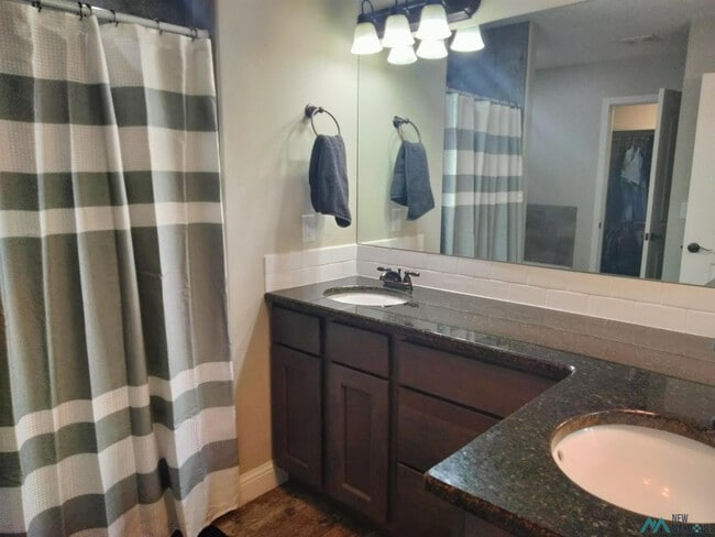 Building Photo - 2115 Roadrunner Dr