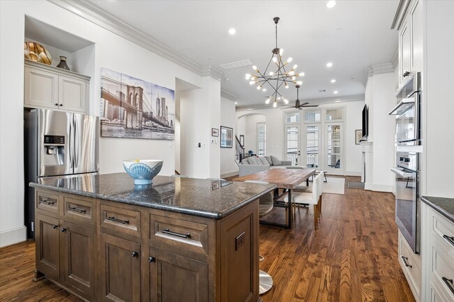 Building Photo - 1521 Oakdale St