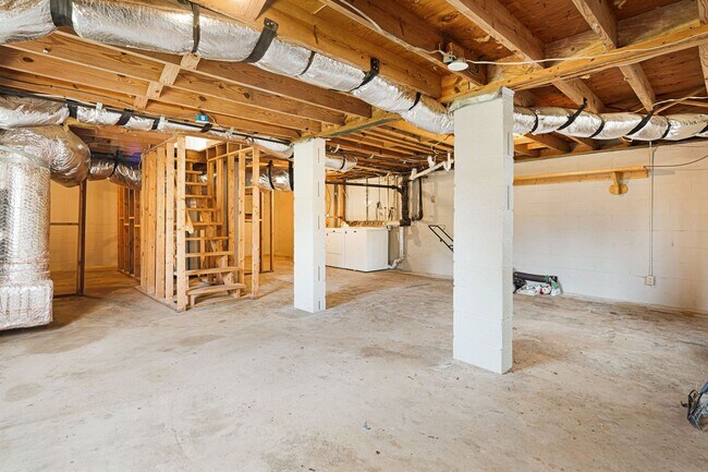 Building Photo - Sunny 2-Bedroom Home in Roosevelt Park | Fenced Yard + Basement