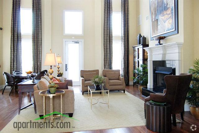 Interior Photo - Pillars at Great Bridge