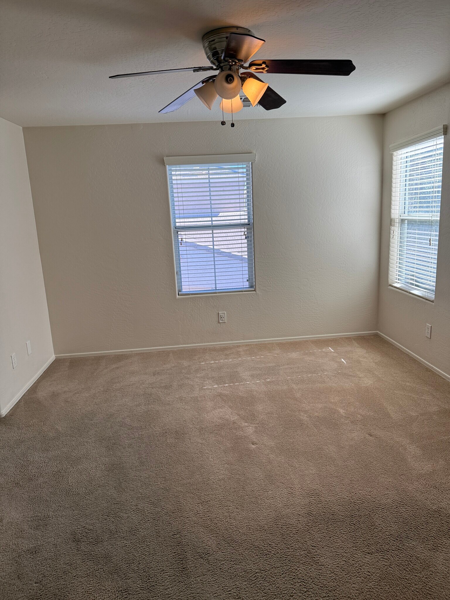 Building Photo - 4264 E Carla Vista Dr