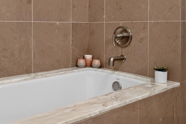 Building Photo - 25 Hudson St