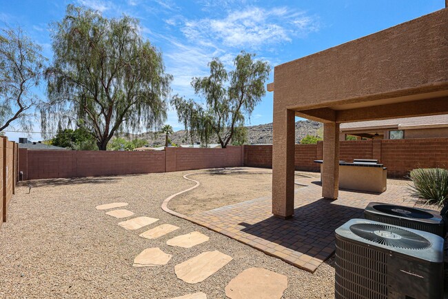 Building Photo - Welcome to this spacious 4 bedroom, 2.5 ba...