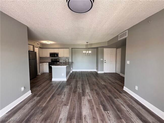 Building Photo - 1240 Wildwood Lakes Blvd