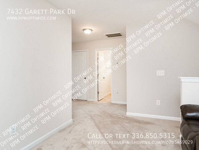 Building Photo - 7432 Garett Park Dr