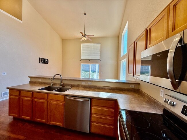 Building Photo - Spacious 4-Bedroom Home with Main level Li...