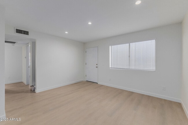 Building Photo - 936 W Rio Salado Pkwy