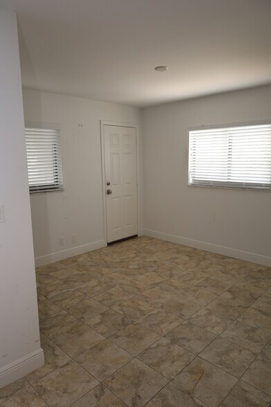 Building Photo - 340 Conniston Rd
